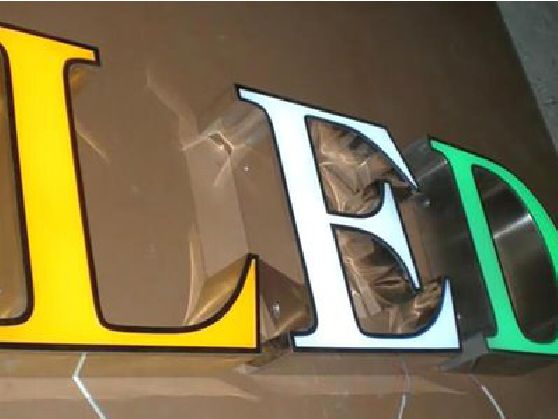 开阳介绍LED招牌的基础知识。